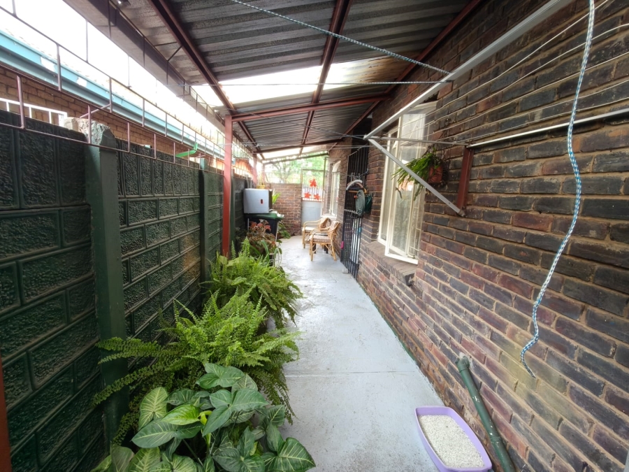 2 Bedroom Property for Sale in Rustenburg Central North West